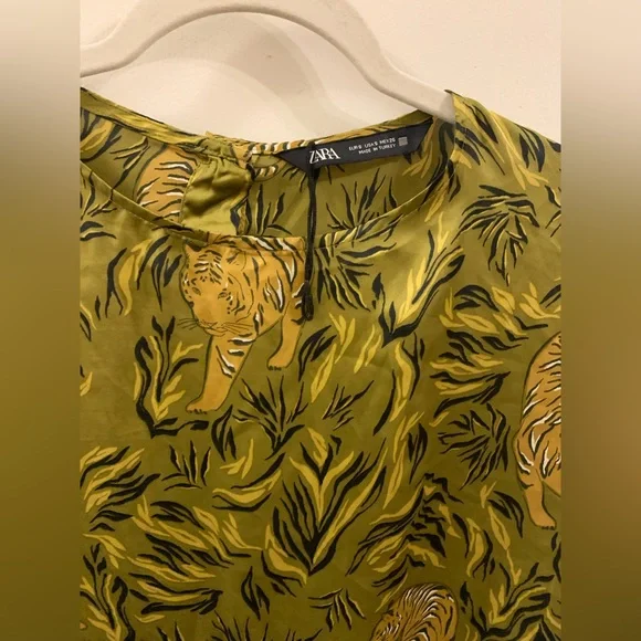 Like new Zara tiger satin novelty print blouse size small - Picture 3 of 7